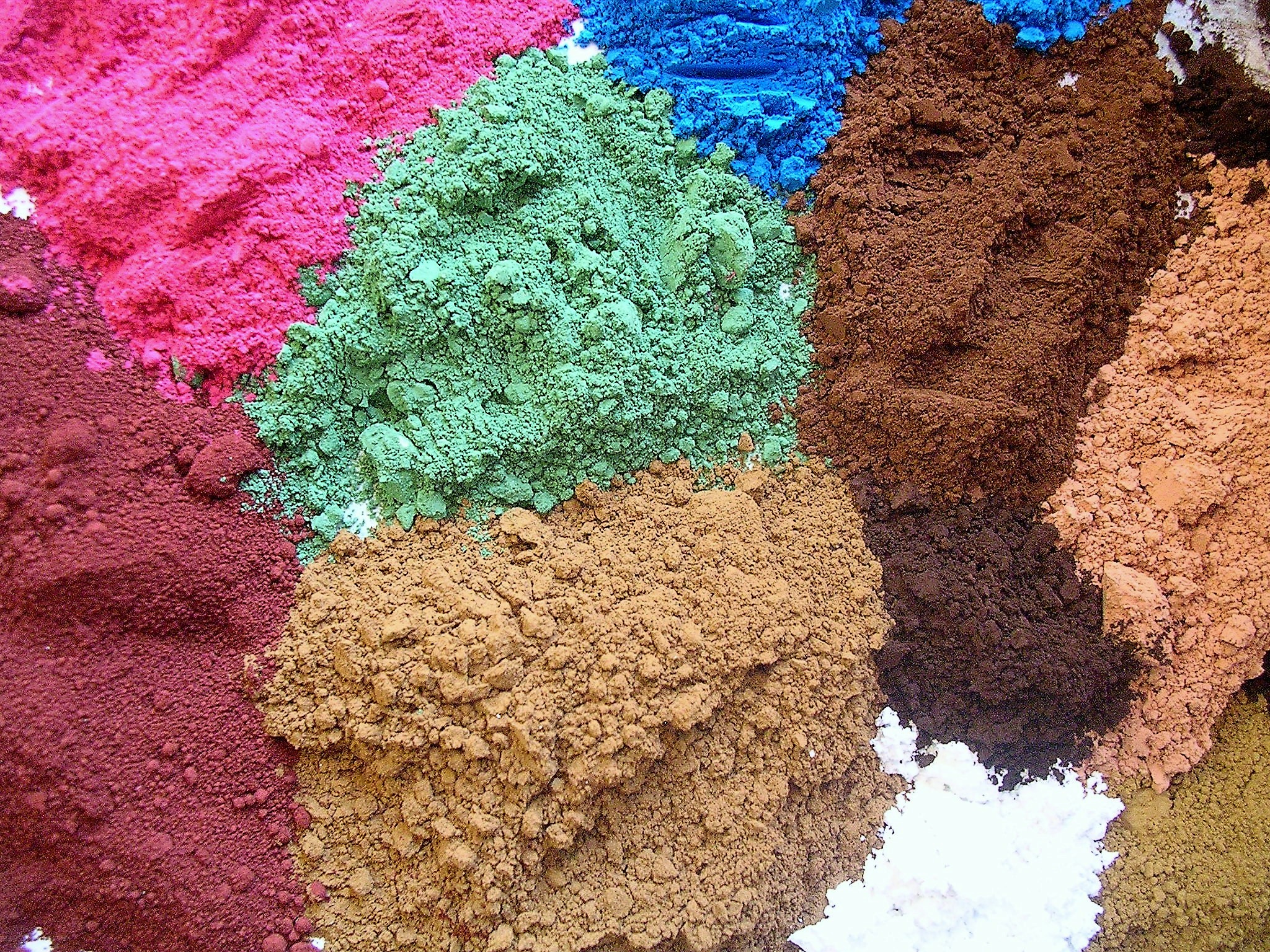 OSSIDI PER CONGLOMERATI BITUMINOSI COLORATI